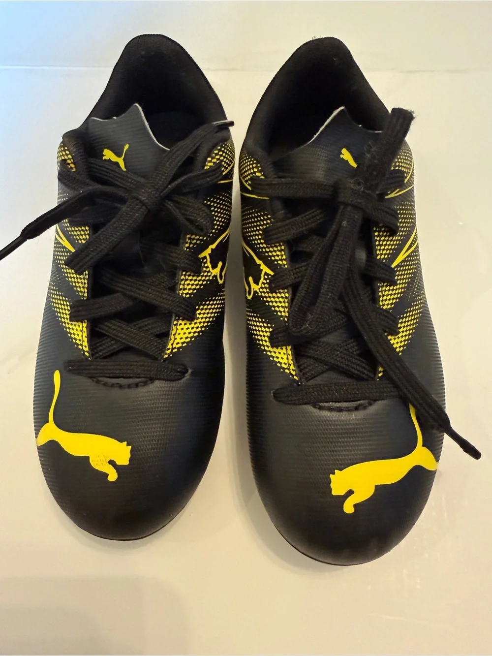 Puma Kids Black and Yellow Soccer Sneakers Size Boys 13